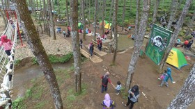Menikmati Keindahan Wana Wisata Ciherang di Sumedang