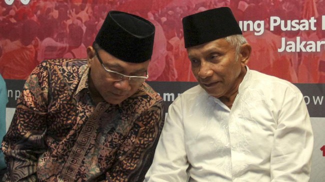 Ketua Umum PAN Zulkifli Hasan menyatakan bahwa karakter Amien Rais memang kritis. Karena itu wajar jika ia melontarkan kritik pada pemerintah.