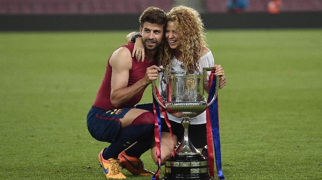 Duet bek Barcelona Gerard Pique dan artis Jepang, Pikotaro, menyanyikan lagu PPAP sempat menghebohkan media sosial (medsos) Instagram.