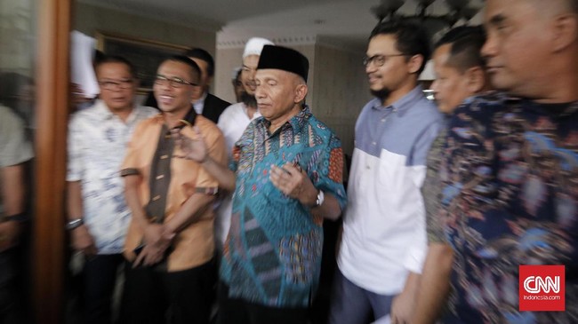 Pendiri PAN Amien Rais menyatakan dirinya akan menngungkapkan duduk persoalan dugaan aliran dana proyek alat kesehatan yang diterimanya pada 2007.