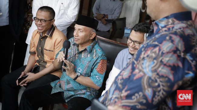 Majelis hakim kasus korupsi alat kesehatan menyatakan, aliran dana ke Amien Rais belum dipastikan terkait Alkes. KPK pun akan mendalami aliran dana itu.