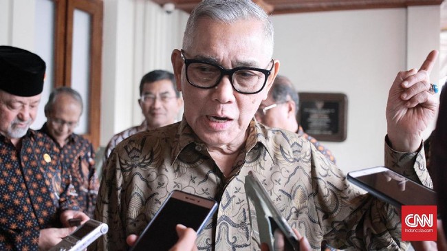 Try Sutrisno menilai TNI berjasa menumpas PKI. Jenderal purnawirawan TNI AD ini berpendapat, jika PKI menang maka akan melakukan pembantaian.