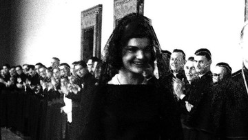 CAROLINE DIKHIANATI?