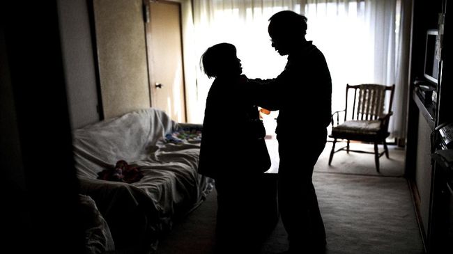 Lewy Body Dementia seringkali keliru didiagnosa sebagai Alzheimer, padahal kedua kondisi ini memiliki penyebab dan gejala yang berbeda.