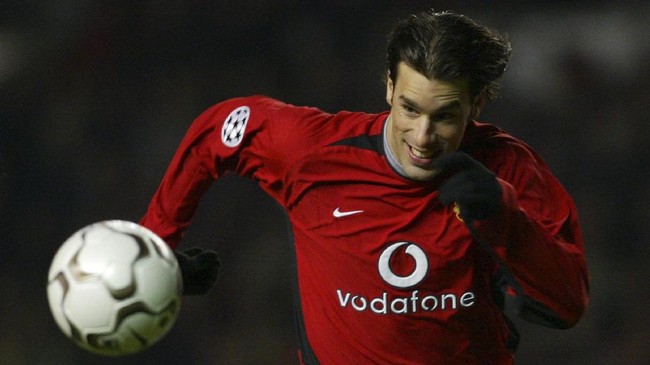 Ruud van Nistlerooy memutuskan hengkang dari Manchester United setelah terlibat cekcok dengan Cristiano Ronaldo. Tapi, keduanya kembali bertemu di Real Madrid.
