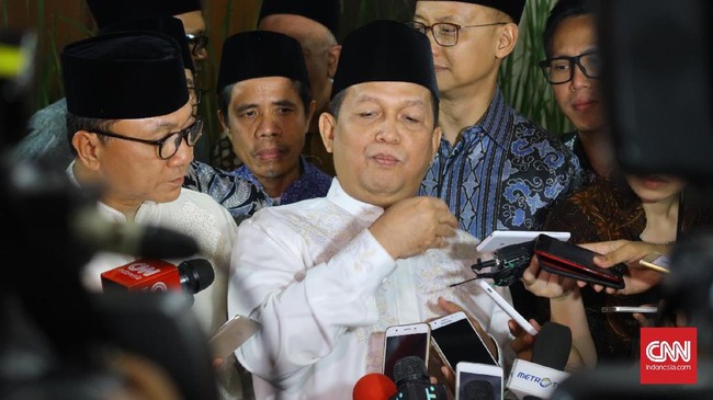 Ketua Majelis Pertimbangan PAN Soetrisno Bachir atau Mas Tris membantah dugaan aliran dana terkait alkes adalah ucapan terima kasih Siti Fadilah.