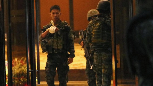 Tak lama setelah menjalankan aksinya, pelaku penembakan di kasino di Manila, Filipina, dilaporkan membakar dirinya sendiri hingga tewas.