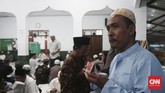 Buka Puasa ala Warga Pendatang di Bali Pasar di daerah Gelogor Carik, Denpasar Selatan selalu ramai dengan beragam makanan mulai dari bubur kacang hijau, kolak, gorengan, hingga lauk pauk.