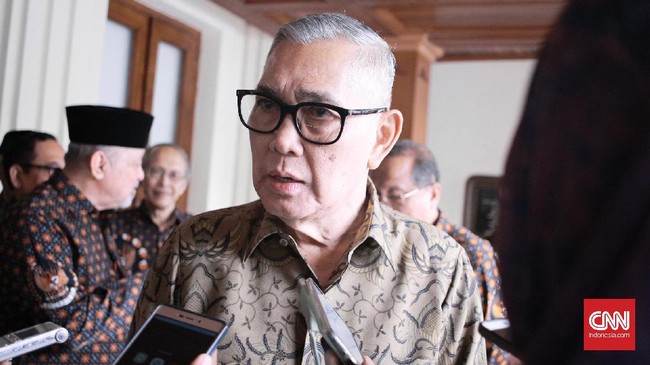 Mantan Wapres Try Sutrisno bersyukur Perppu Ormas jadi undang-undang, dan menegaskan organisasi yang mau buat Indonesia jadi negara Islam harus dilarang.