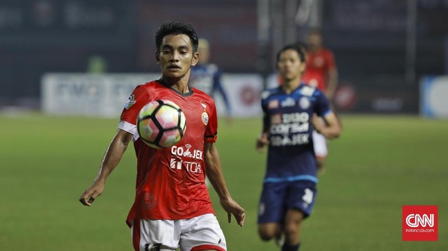 Sempat unggul lebih dulu, namun Persija Jakarta harus puas berbagi angka setelah hanya bermain imbang 1-1 di markas Semen Padang, Rabu (12/7).