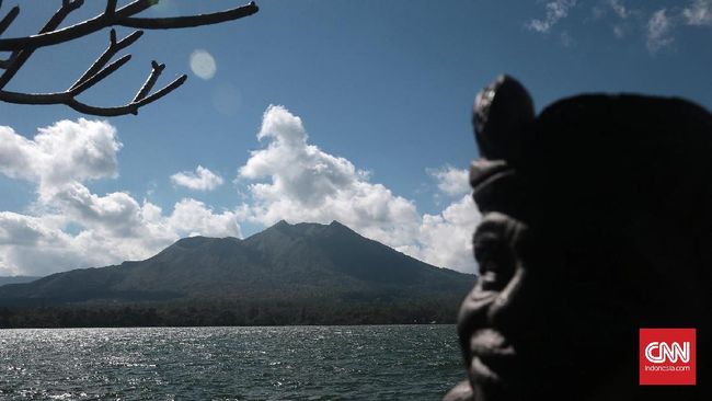 Di seluruh dunia, total ada sebanyak 195 UNESCO Global Geopark yang berasal dari 48 negara, di mana 10 geopark di antaranya berasal dari Indonesia.