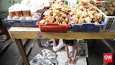 Berburu Takjil Tradisional di Pasar Benhil dan Kebon Kacang Puluhan pedagang musiman selalu meramaikan pasar Bendungan Hilir (Benhil) dan Kebon Kacang dengan beragam makanan berbuka puasa saat Ramadan tiba.