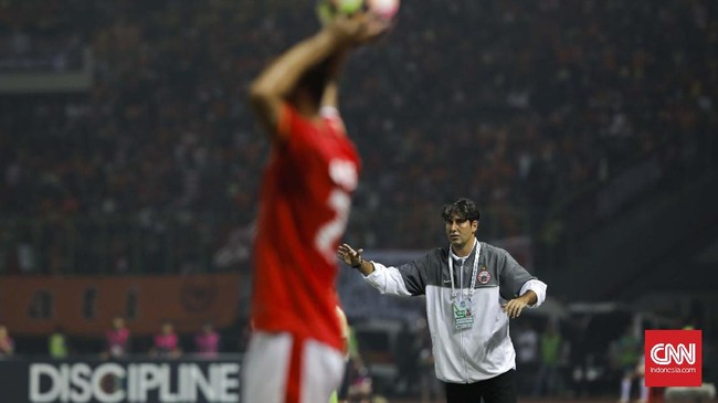 Persija Jakarta fokus menggelar latihan antisipasi bola mati menjelang laga melawan Bhayangkara FC di Stadion Patriot Candrabhaga, Sabtu (29/7).