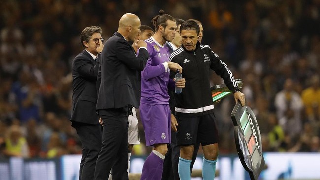 Zinedine Zidane mengatakan dirinya tak bisa mencegah cemoohan para fan Real Madrid terhadap Gareth Bale. Ia berpendapat, Bale harus membuktikan di lapangan.