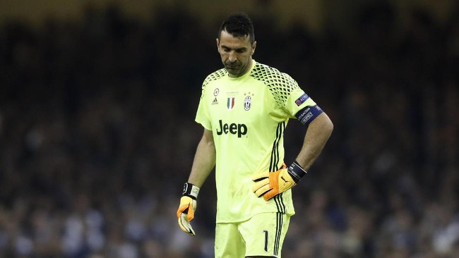 Max Allegri mengungkapkan rahasia kehebatan kiper Juventus, Gianluigi Buffon yang tetap bersinar di usia nyaris 40 tahun saat ini.