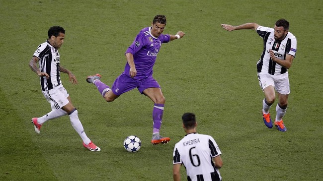 Skor imbang masih bertahan hingga akhir babak pertama pertandingan final Liga Champions antara Juventus melawan Real Madrid di Stadion Millennium, Cardiff.