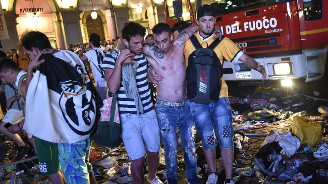 Setidaknya 1000 orang terluka dan tujuh diantaranya luka parah, usai sebuah ledakan keras memicu kepanikan di Piazza San Carlo, Turin, Sabtu (3/6).