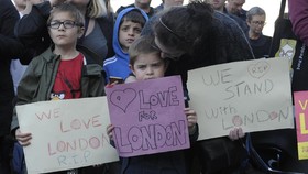 Bendera Setengah Tiang Bagi Korban Teror London Bridge