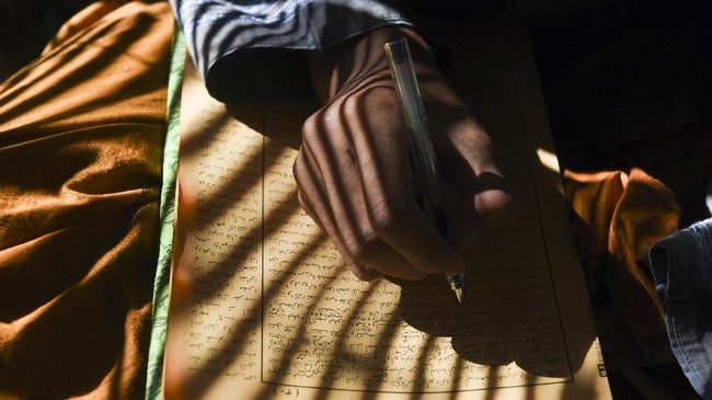 PBNU menyebut kitab kuning merupakan karya para ulama salaf yang bebas dari unsur politis, pertentangan antar-aliran, yang mencakup berbagai bidang ilmu.