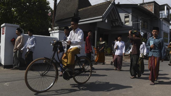 Jawa Timur terbagi dalam tiga kawasan yakni Tapal Kuda, Mataraman, dan Arek yang punya karakter pemilih berbeda, santri, abangan/nasionalis dan rasional.