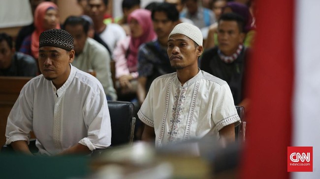 Jaksa penuntut umum perkara pungutan liar yang diduga dilakukan tiga nelayan Pulau Pari belum menyiapkan draft tuntutan, akibatnya sidang ditunda.