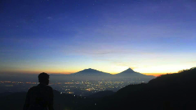 Bukit Ngisis, Spot Baru Lihat Sunrise Sambil Minum Teh Lokal