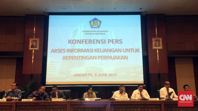 Perbankan dan lembaga jasa keuangan lainnya wajib menyampaikan laporan data informasi keuangan nasabah tersebut paling lambat April 2018.