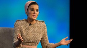 Modisnya Ibu Negara Qatar Sheikha Mozah, Sayang Tak Populer
