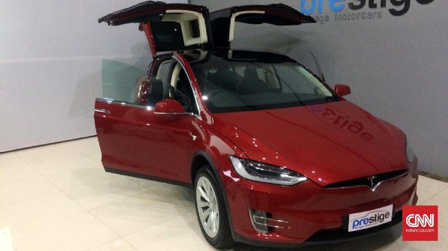 Pajak lebih dari 100 persen di Indonesia membuat pabrikan mobil mewah seperti Tesla mengeluh, pasalnya mobil listrik adalah solusi masa depan kendaraan.