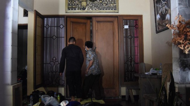 Penggeledahan di rumah Sofyan Basir diduga rangkaian dari tindak lanjut penyidikan kasus suap yang melibatkan Wakil Ketua DPR Komisi VII DPR RI Eni Saragih.