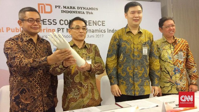 Untuk mencapai target produksi, perusahaan sarung tangan ini akan membeli mesin baru dengan nilai investasi sekitar Rp10 miliar.