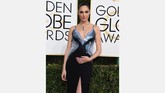 Sihir Gal Gadot Lewat Lipstik Merah dan Belahan Dada Rendah Lipstik dan gaun merah serta belahan dada rendah jadi sihir Gal Gadot setiap kali ia berjalan di karpet merah berbagai acara.