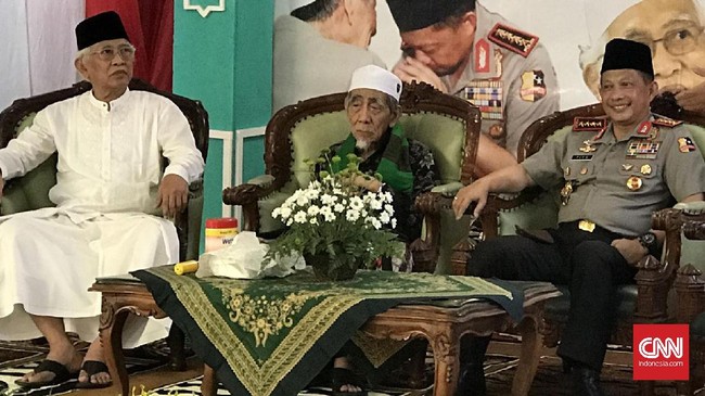 Kepolri Jenderal Tito Karnavian dalam safari ramadan di kediaman Gus Mus mengatakan soal pentingnya kebersamaan dalam keragaman di Indonesia.