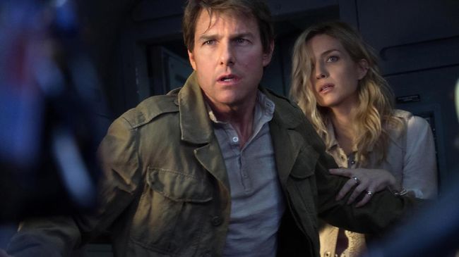 Box office akhir pekan ini di luar prediksi. 'The Mummy' ternyata tak mampu menahan 'Wonder Woman' mengeruk keuntungan dari layar bioskop.