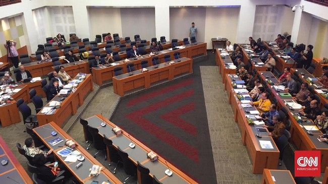 DPR, pemerintah dan BI sepakat memangkas asumsi pertumbuhan ekonomi 2019 ke kisaran 5,2 persen hingga 5,6 persen. Penurunan dilakukan supaya lebih realistis.