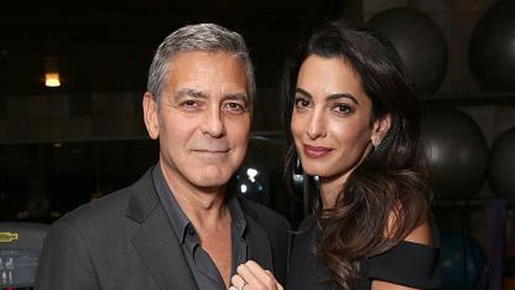 Amal Clooney dan sang suami, George Clooney saling melemparkan pujian. Apa yang mereka sampaikan bikin melting deh, Bun.