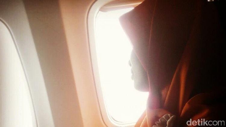 Yang Perlu Bunda Tahu Kalau Mau Ajak si Kecil Mudik Naik Pesawat Bunda mau mudik naik pesawat sama si kecil? Ada beberapa hal yang Bunda perlu tahu sebelum terbang ke kota tujuan bersama si kecil.
