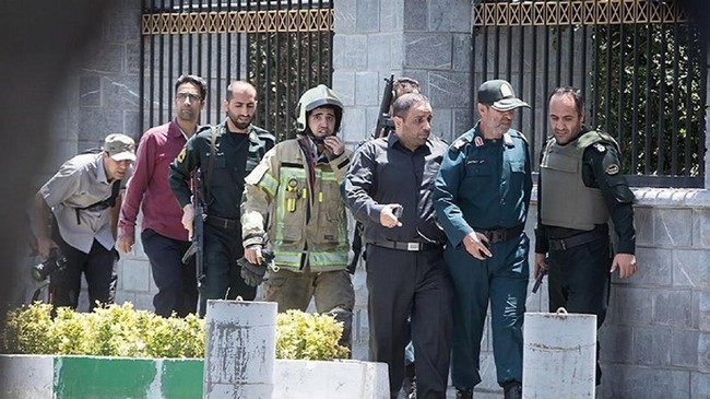 Indonesia melalui Kemlu RI menyampaikan rasa belasungkawa dan mengecam aksi teror Iran, menganggap tindakan tersebut tidak dapat dibenarkan.