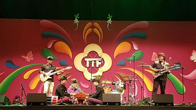 Penampilan apik Balawan bersama The Gamelan Maestro dan Indra Lesmana dalam gelaran Tong Tong Fair 2017 berhasil menyihir warga di Den Haag, Belanda.