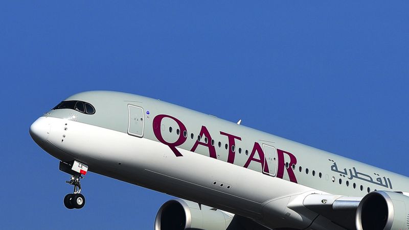 Meski sedang berkonflik dengan negara Timur Tengah lainnya, Qatar Airways tetap beroperasi ke Indonesia. 