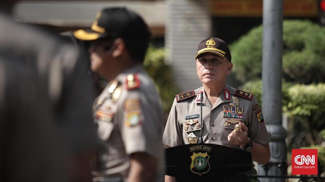 Seorang anggota TNI ditusuk sekelompok pemuda yang menggelar sahur on the road di Kemayoran Jakarta. Penusukan itu diduga memicu balas dendam rekan Ananda.