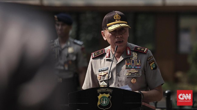 Saat ini, polisi mengklaim, identitas penembak Italia sudah diketahui, namun pelaku terus berpindah-pindah dari persembunyiannya.