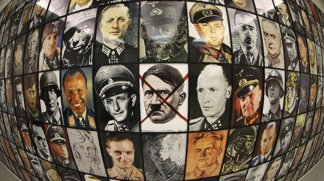 Di balik wajah dan kumis bengisnya, Adolf Hitler menghasilkan ribuan lukisan. Empat di antaranya dilelang di Inggris, tapi terjual di bawah perkiraan.