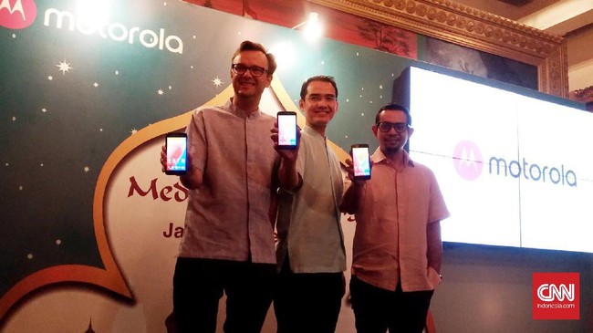 Moto C dirilis dalam versi 3G dan 4G dengan harga Rp1 juta dan 1,3 juta. Keduanya dibekali spesifikasi yang tak kalah dengan ponsel segmen menengah.