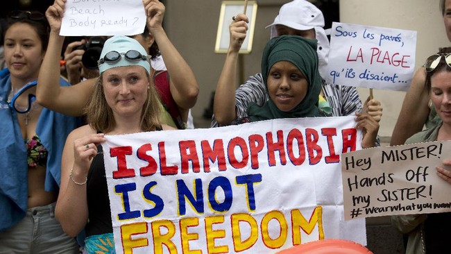 Dua perempuan ditangkap setelah menerobos Pusat Dakwah Islam di Arizona, AS, dan merekam video berisikan sentimen anti-Muslim pada Maret lalu.
