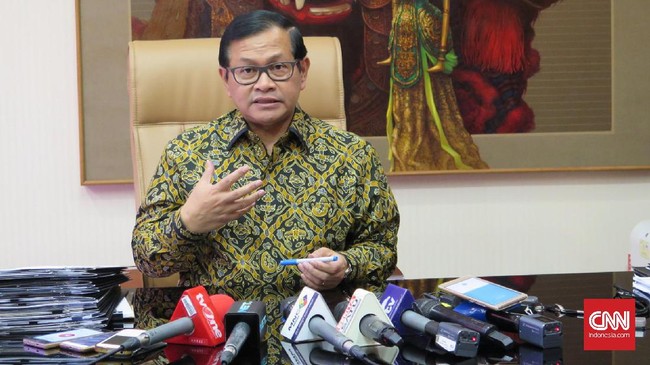Hak angket merupakan hak yang dimiliki anggota DPR. Istana menegaskan tidak akan mengintervensi hak angket, dan mempersilakan DPR menggunakan haknya.