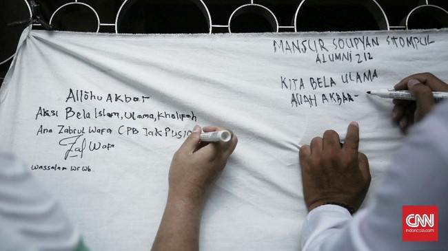 Berbeda dengan aksi-aksi sebelumnya, menjelang aksi 287, suasana di Masjid Raya Al-Ittihaad, Tebet, Jakarta Selatan terpantau sepi.