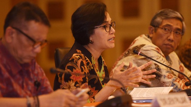 Toh, pemerintah sudah mengantisipasi kenaikan Fed Fund Rate sejak bank sentral AS tersebut memberikan sinyal kenaikan bunga beberapa bulan terakhir.
