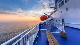 Kapal Feri Majestic Dream Antar Wisman Singapura ke Batam