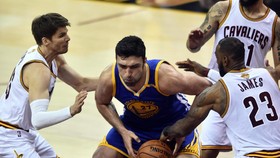 Irving Ganas, Cavaliers Bantai Warriors di Gim 4 Final NBA